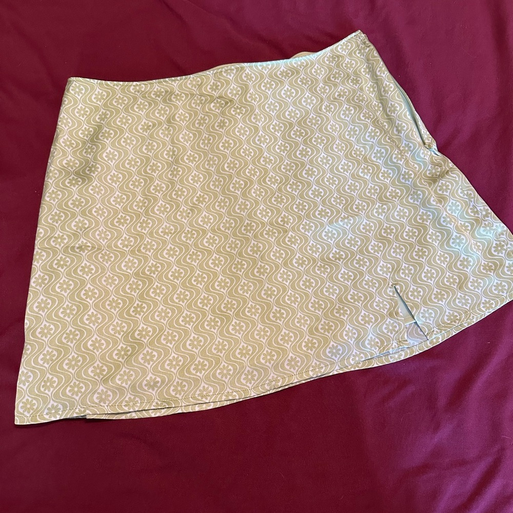 Hollister Mini Skirt with 70s Style Floral Pattern and Leg Split